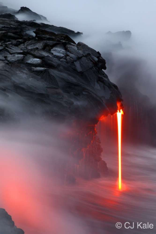 Illustration for article titled Extremely dangerous lava surf photography is completely worth the risk